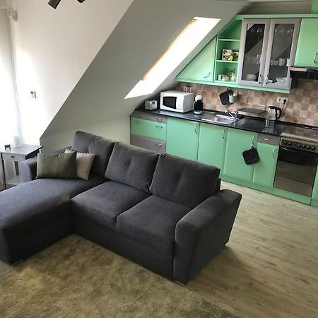 Hangulatos Tarsashazi Apartman Pecs Belvarosaban Exterior foto