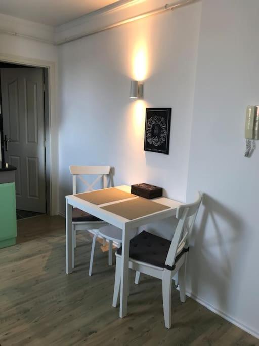 Hangulatos Tarsashazi Apartman Pecs Belvarosaban Exterior foto