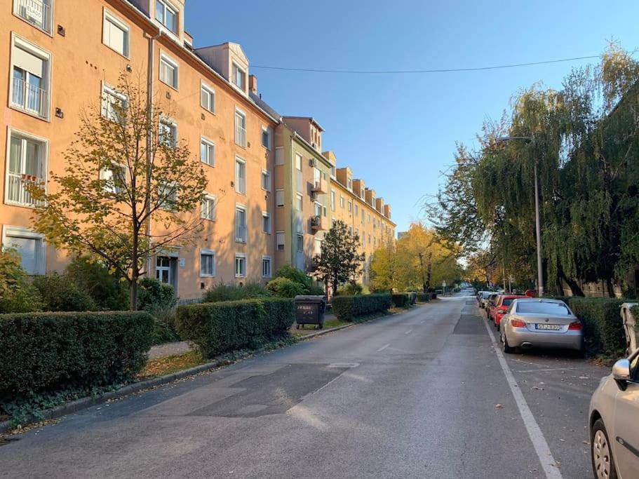 Hangulatos Tarsashazi Apartman Pecs Belvarosaban Exterior foto